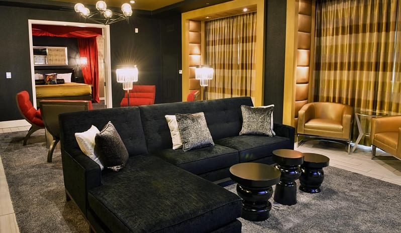 The Guest House at Graceland - Kings Suite Sofa